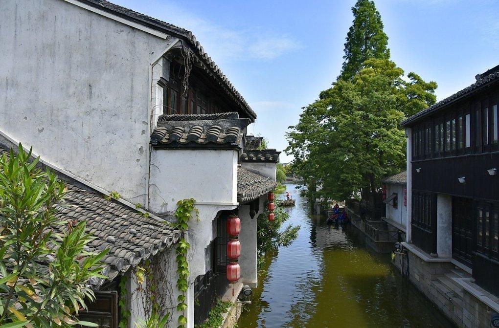 许晋亨李嘉欣夫妇甜蜜现身香港沙田马场,网友:爱情的模样!